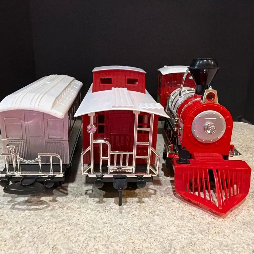 Geoffrey's  Express Battery Powered Large Holiday Train 3 cars. tested and works - Picture 7 of 7